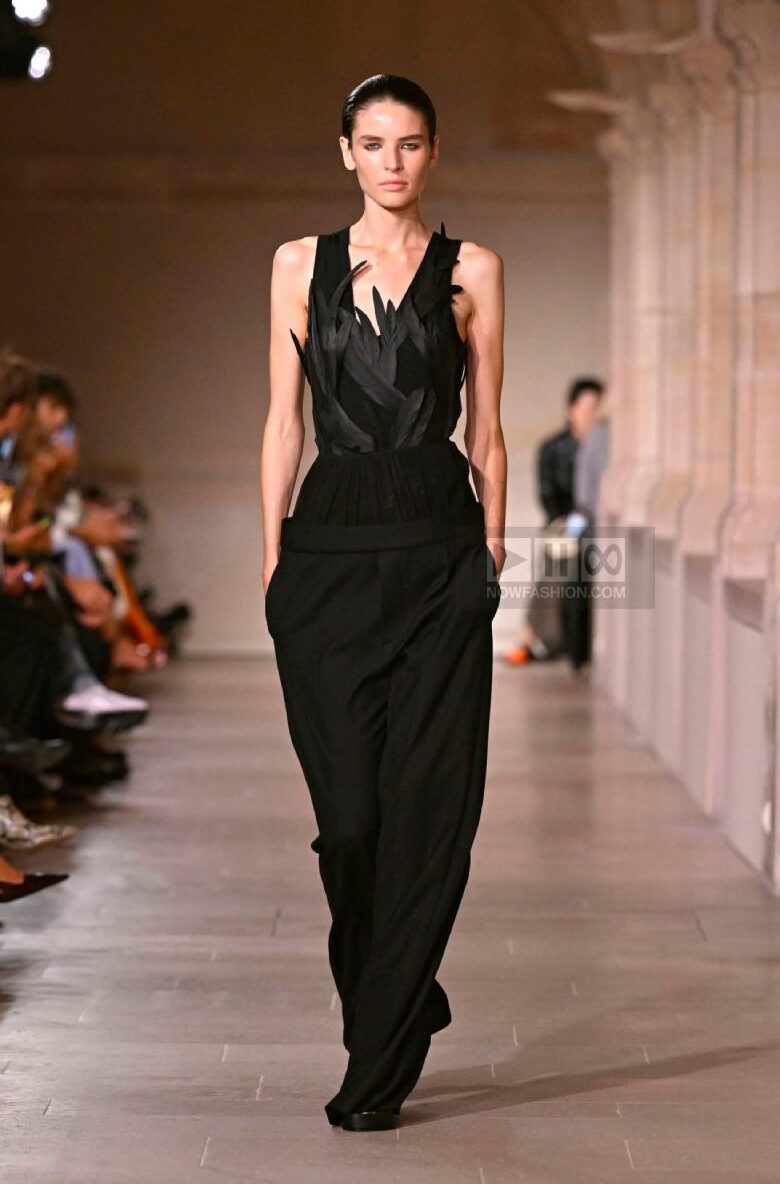 Así fue el desfile de Victoria Beckham SS26 en Paris