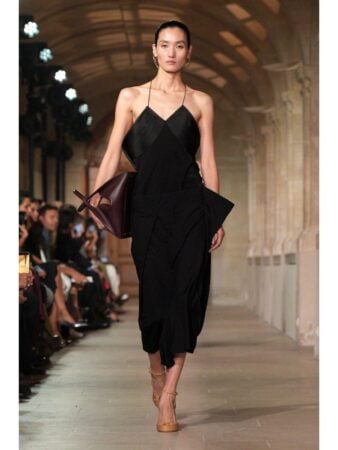 Así fue el desfile de Victoria Beckham SS26 en Paris