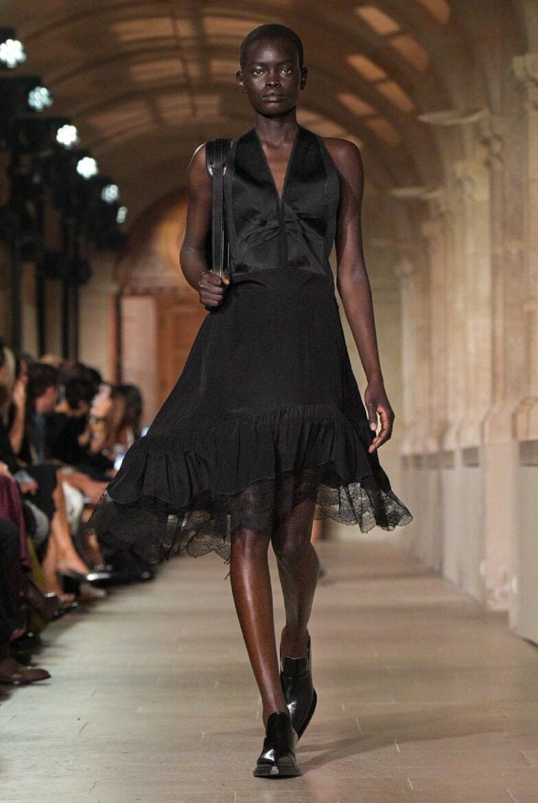 Así fue el desfile de Victoria Beckham SS26 en Paris