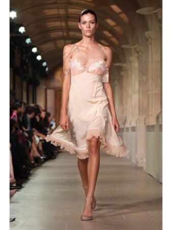 Así fue el desfile de Victoria Beckham SS26 en Paris