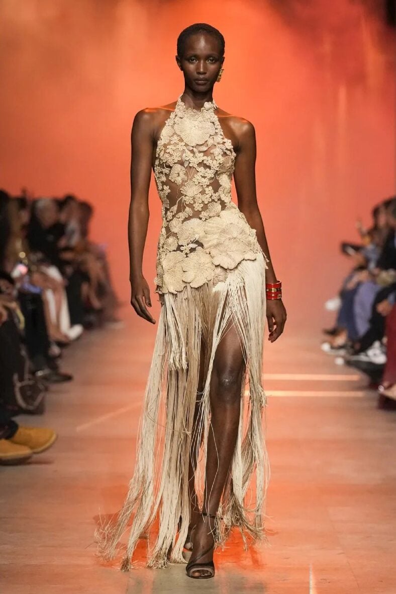Elie Saab SS26 apuesta por polka dots, lentejuelas y animal print
