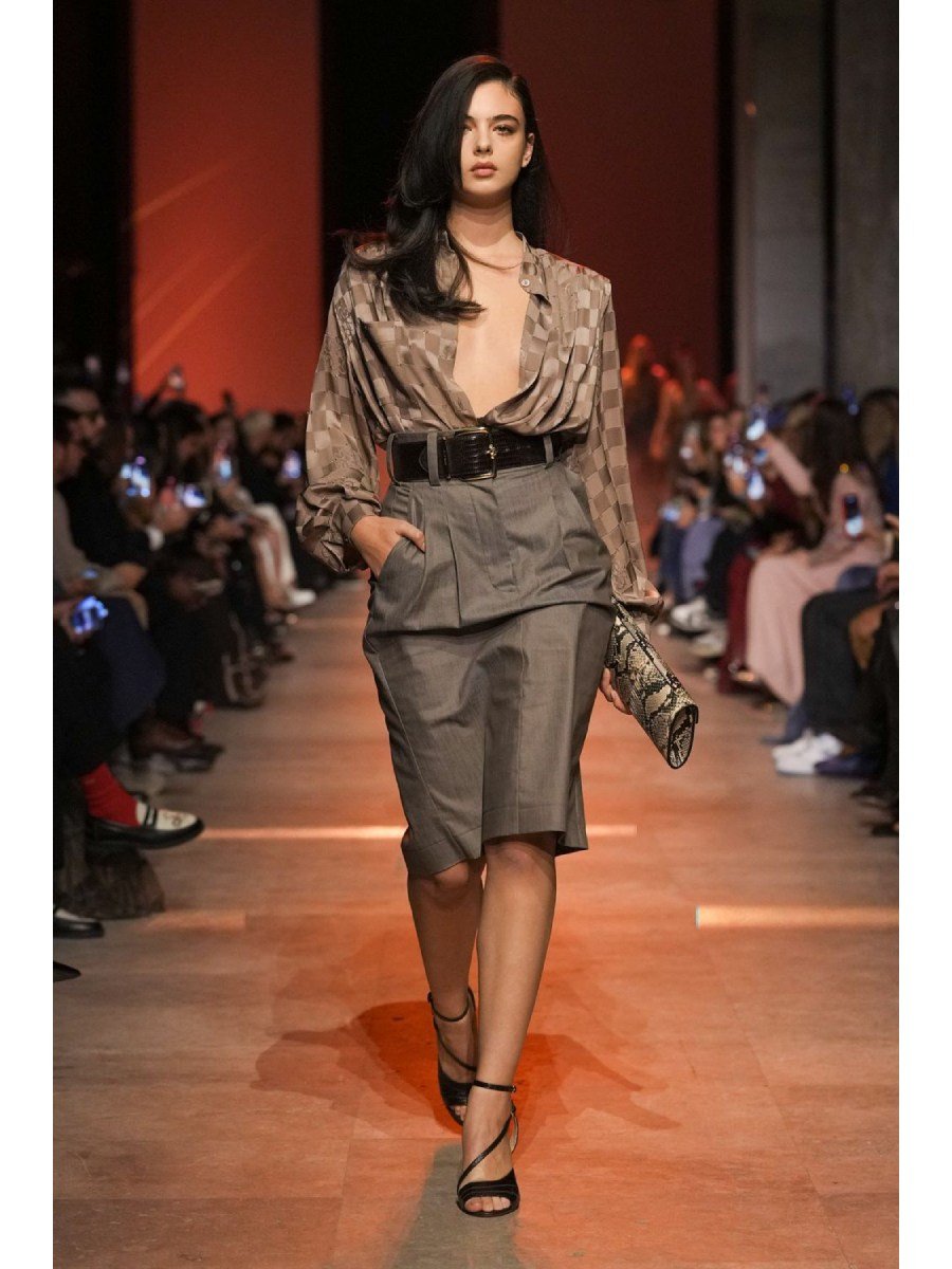 Elie Saab SS26 apuesta por polka dots, lentejuelas y animal print