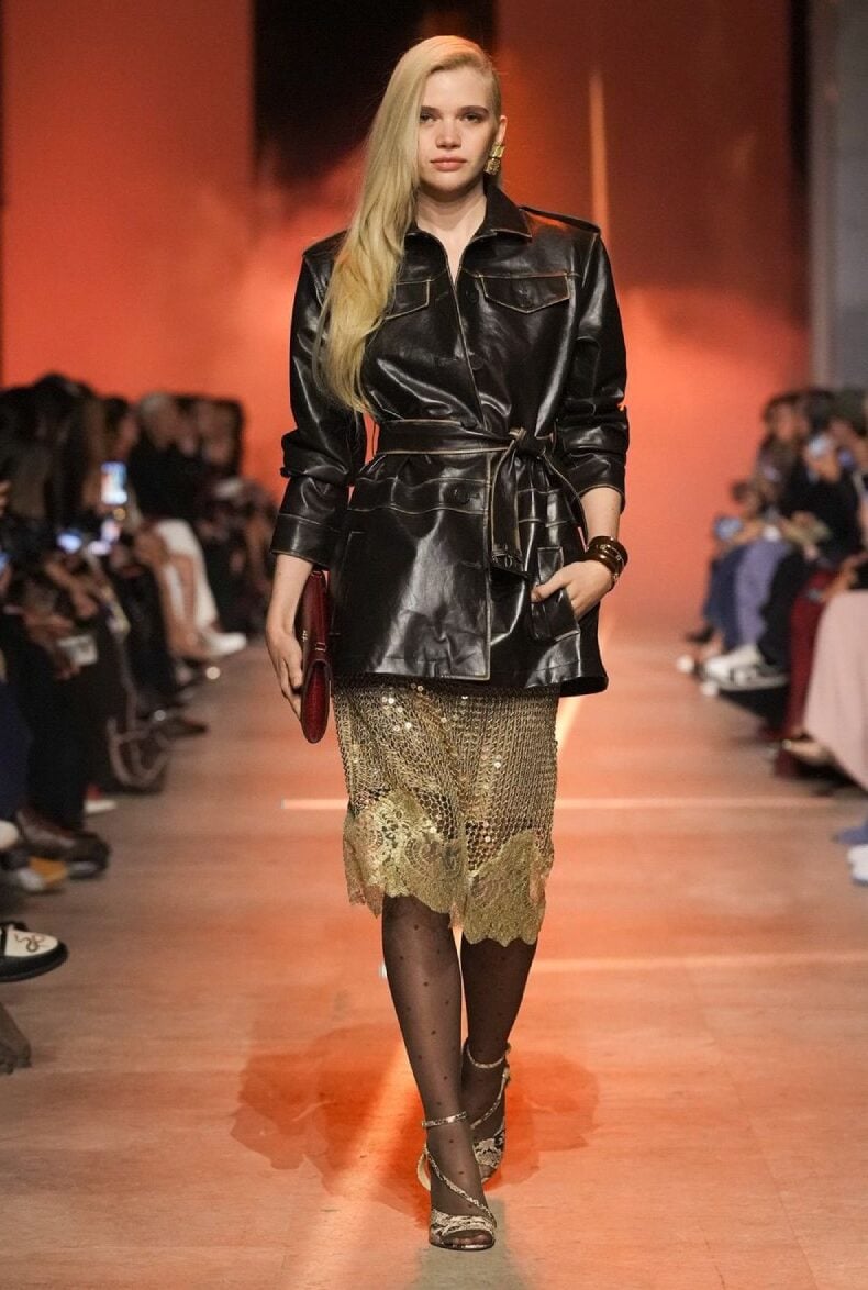 Elie Saab SS26 apuesta por polka dots, lentejuelas y animal print