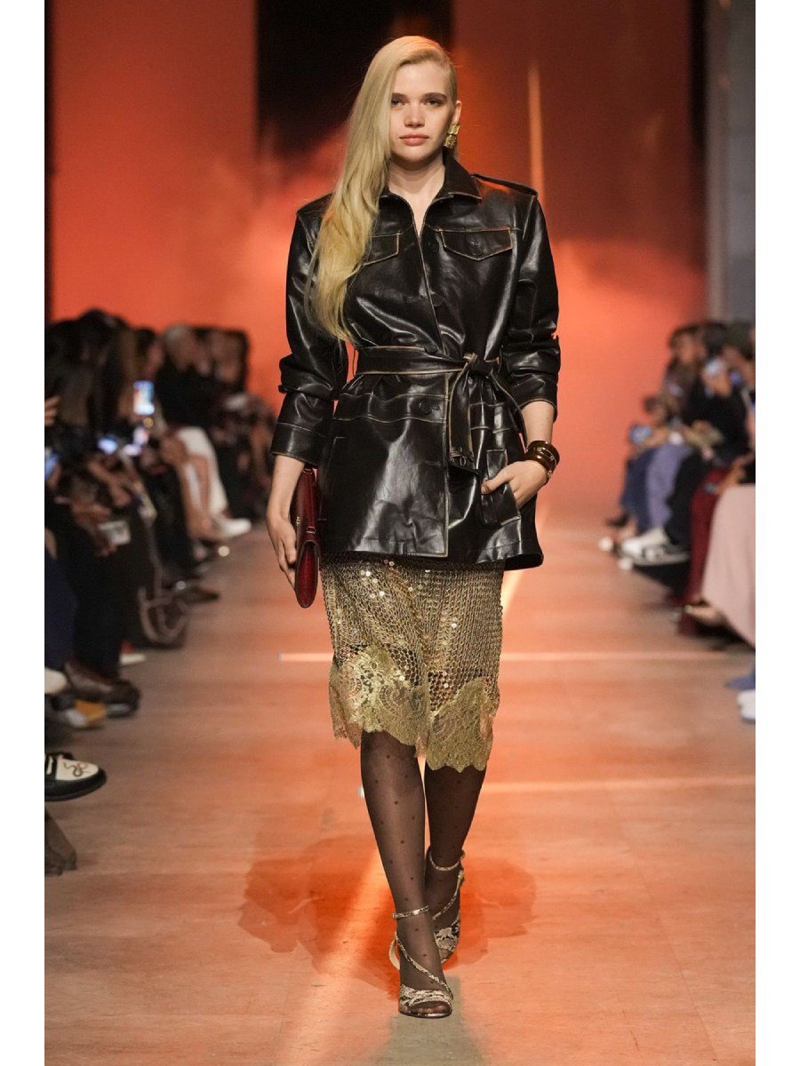 Elie Saab SS26 apuesta por polka dots, lentejuelas y animal print