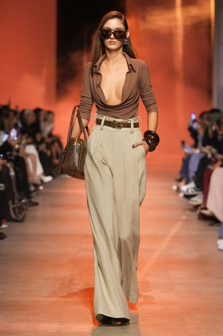 Elie Saab SS26 apuesta por polka dots, lentejuelas y animal print