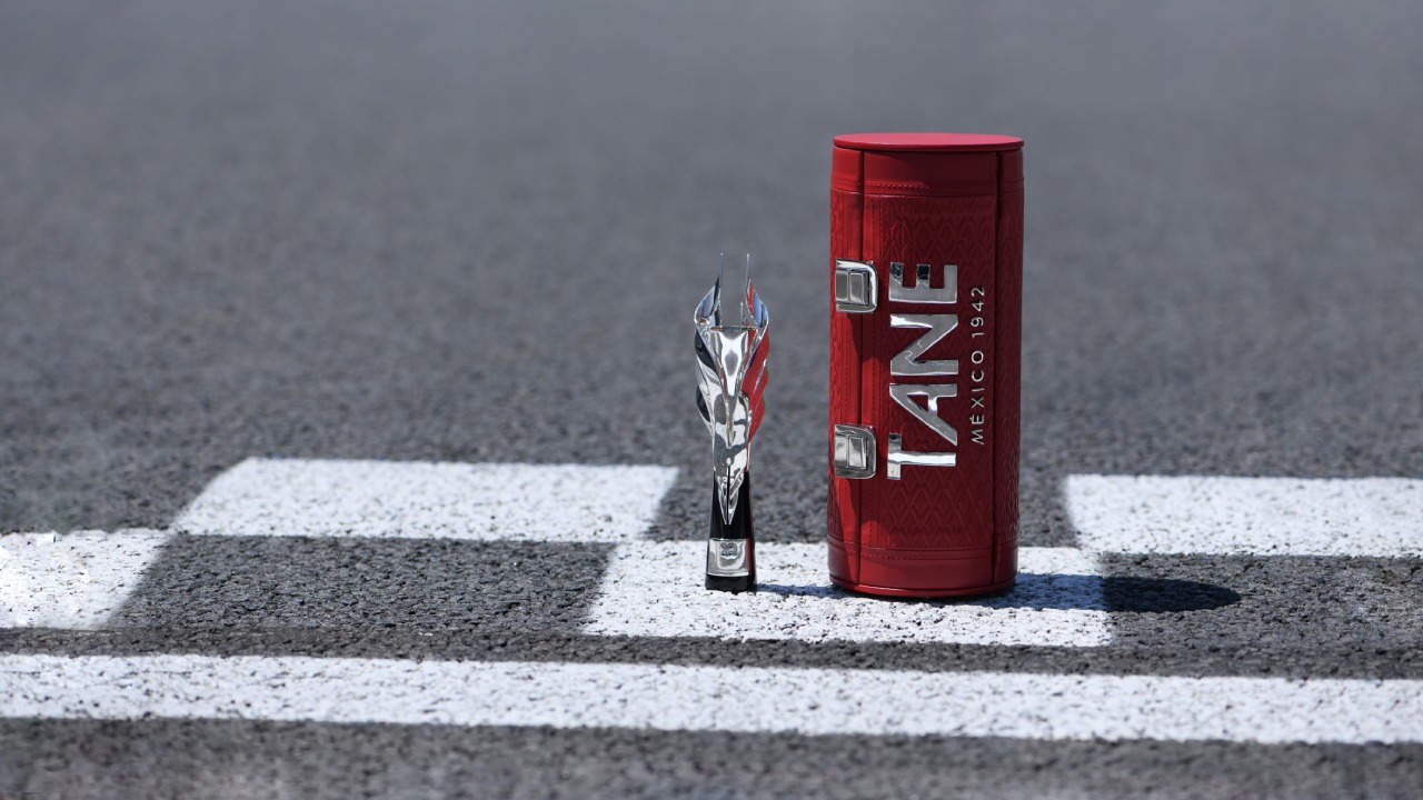 Este es el trofeo oficial de la F1 en México