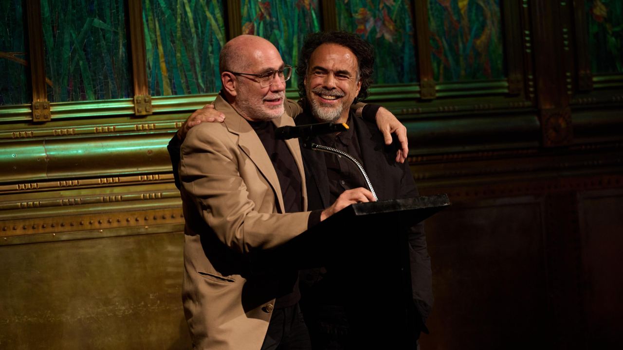 Iñárritu y Arriaga se reconcilian en la celebración de 25 años de Amores Perros