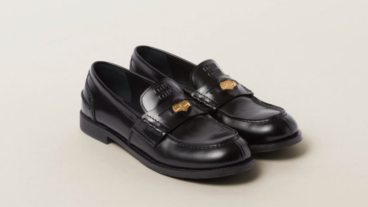 ¿Los mocasines con calcetines altos regresan? Aquí te lo decimos