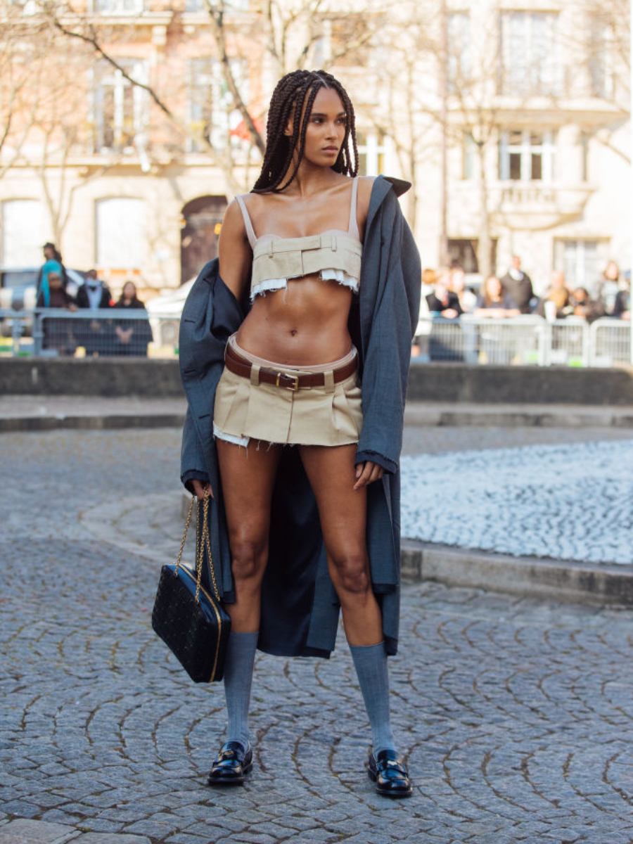 ¿Los mocasines con calcetines altos regresan? Aquí te lo decimos