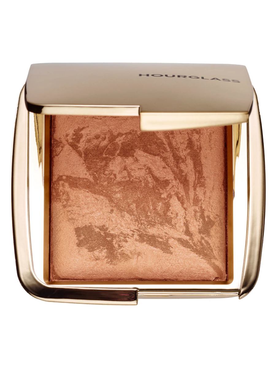 Makeup "glazed latino": piel luminosa con labios oscuros, la mezcla que cambia las reglas del glam