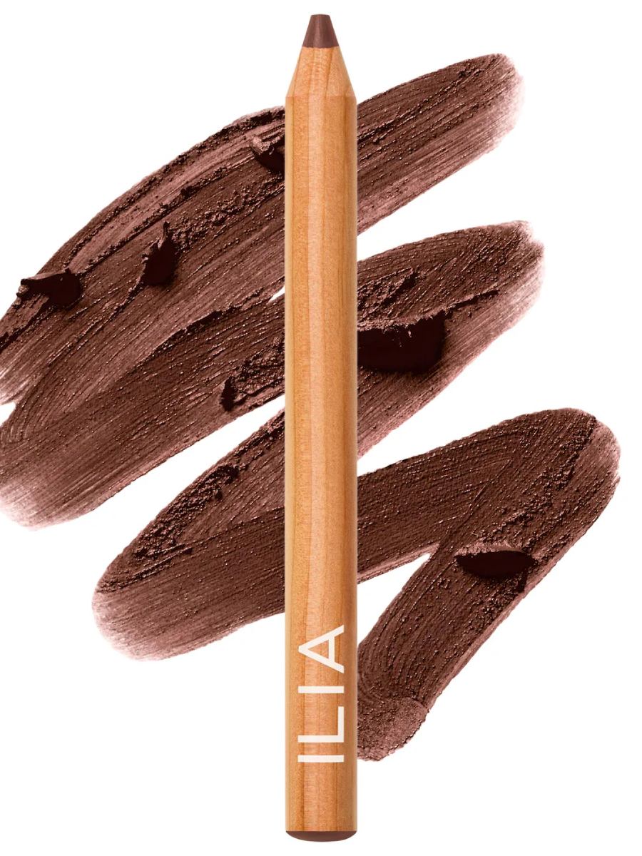 Makeup "glazed latino": piel luminosa con labios oscuros, la mezcla que cambia las reglas del glam