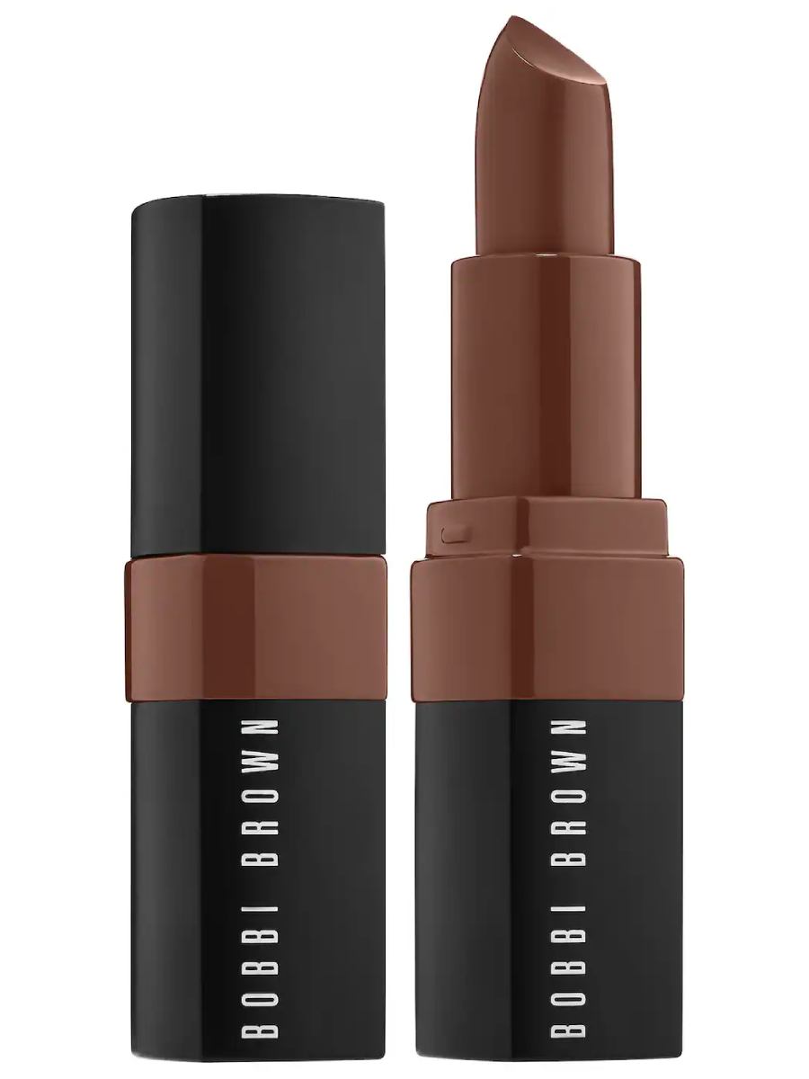 Makeup "glazed latino": piel luminosa con labios oscuros, la mezcla que cambia las reglas del glam