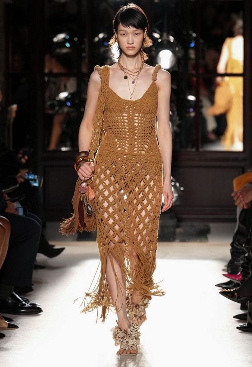 Top 5 looks de Balmain de la pasarela y los invitados al desfile en Paris Fashion Week