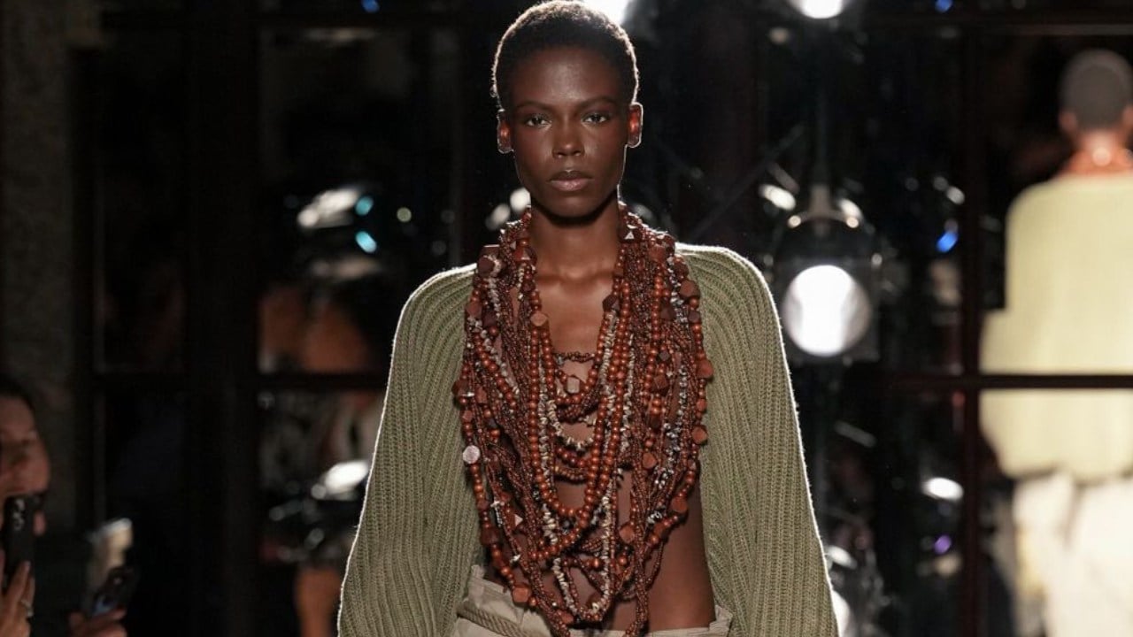 Top 5 looks de Balmain de la pasarela y los invitados al desfile en Paris Fashion Week