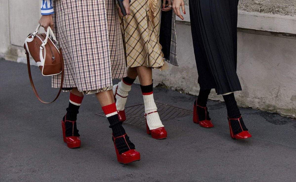 Calcetas con tacones: el giro inesperado del 2025