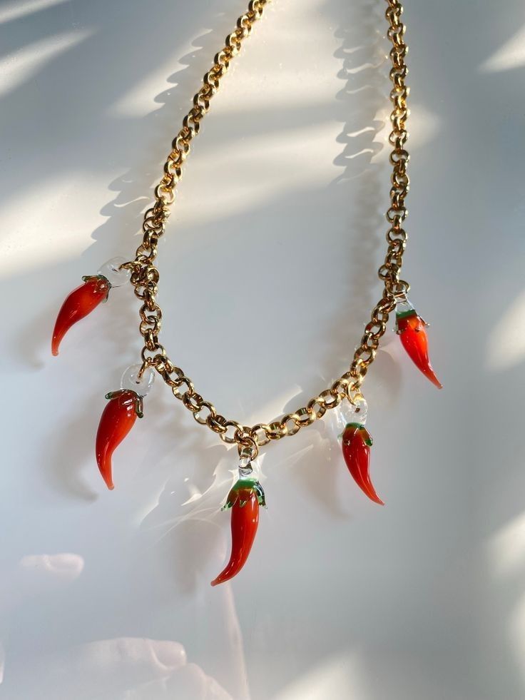 Collares de chiles: el toque picante del año