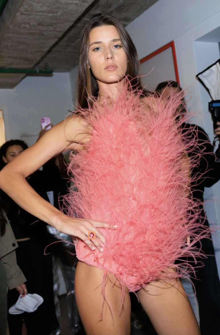 Innovación Ética en Plumas con Fevvers de Stella McCartney