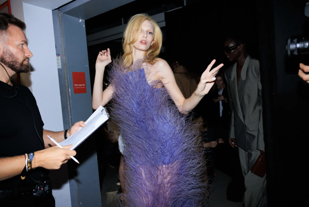 Innovación Ética en Plumas con Fevvers de Stella McCartney