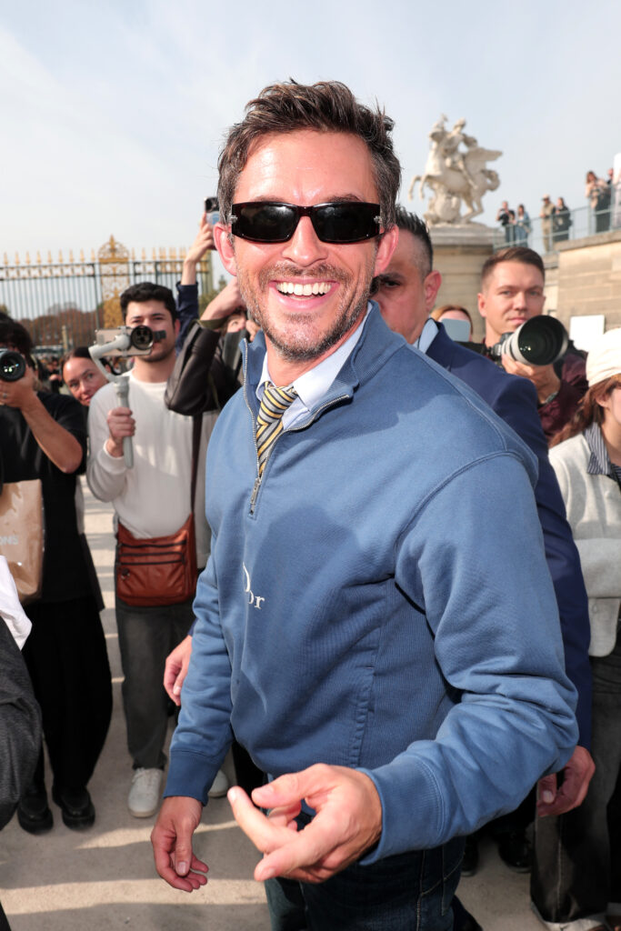 Jonathan Bailey conquista Hollywood con irresistible encanto