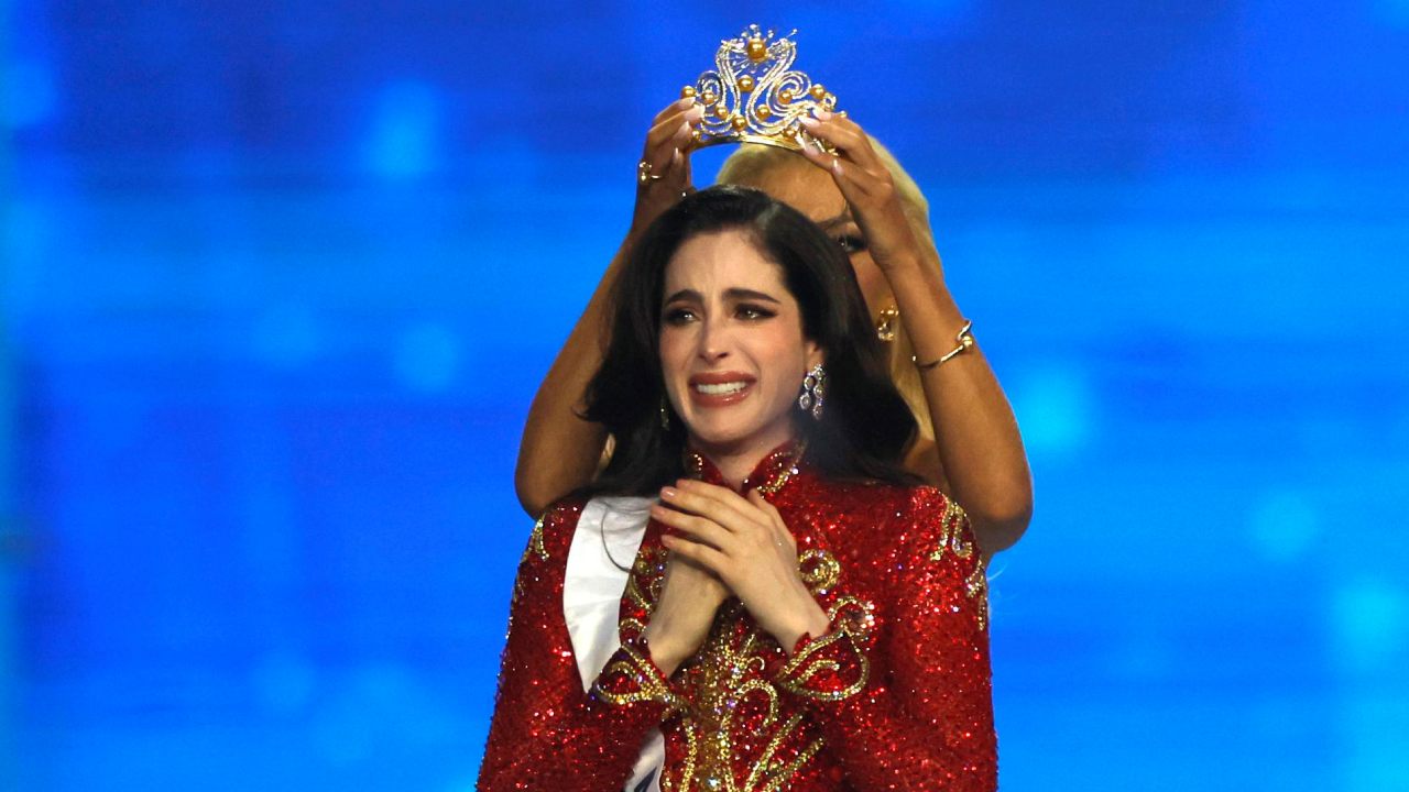Fátima Bosch es coronada Miss Universo 2025