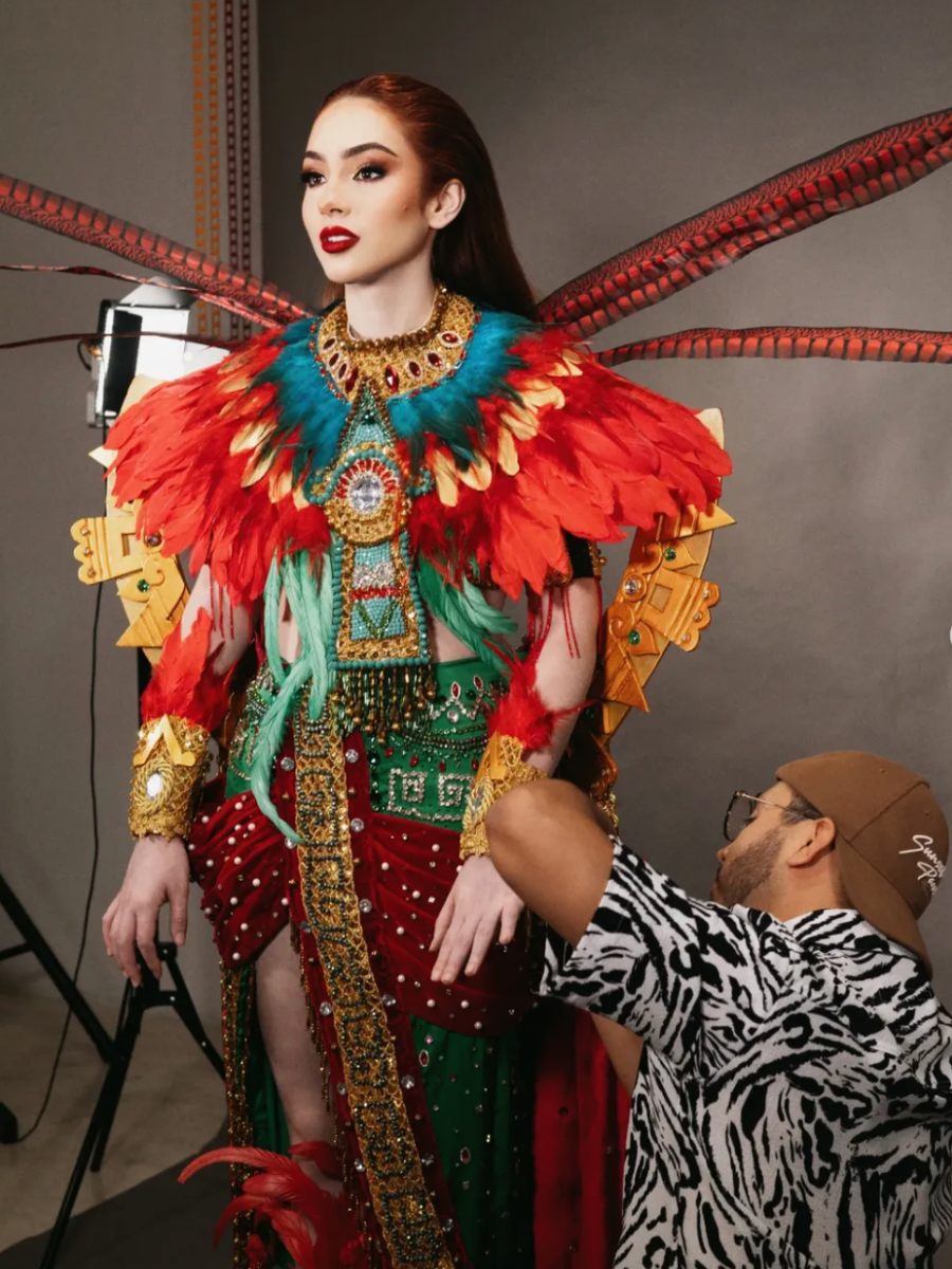 Fátima Bosch y su desfile preliminar con traje típico para Miss Universo 2025