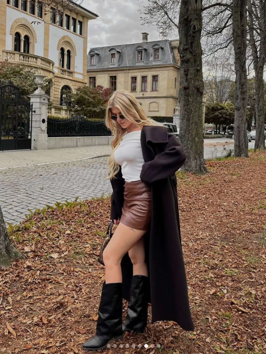 La falda de cuero midi que será un must en esta temporada