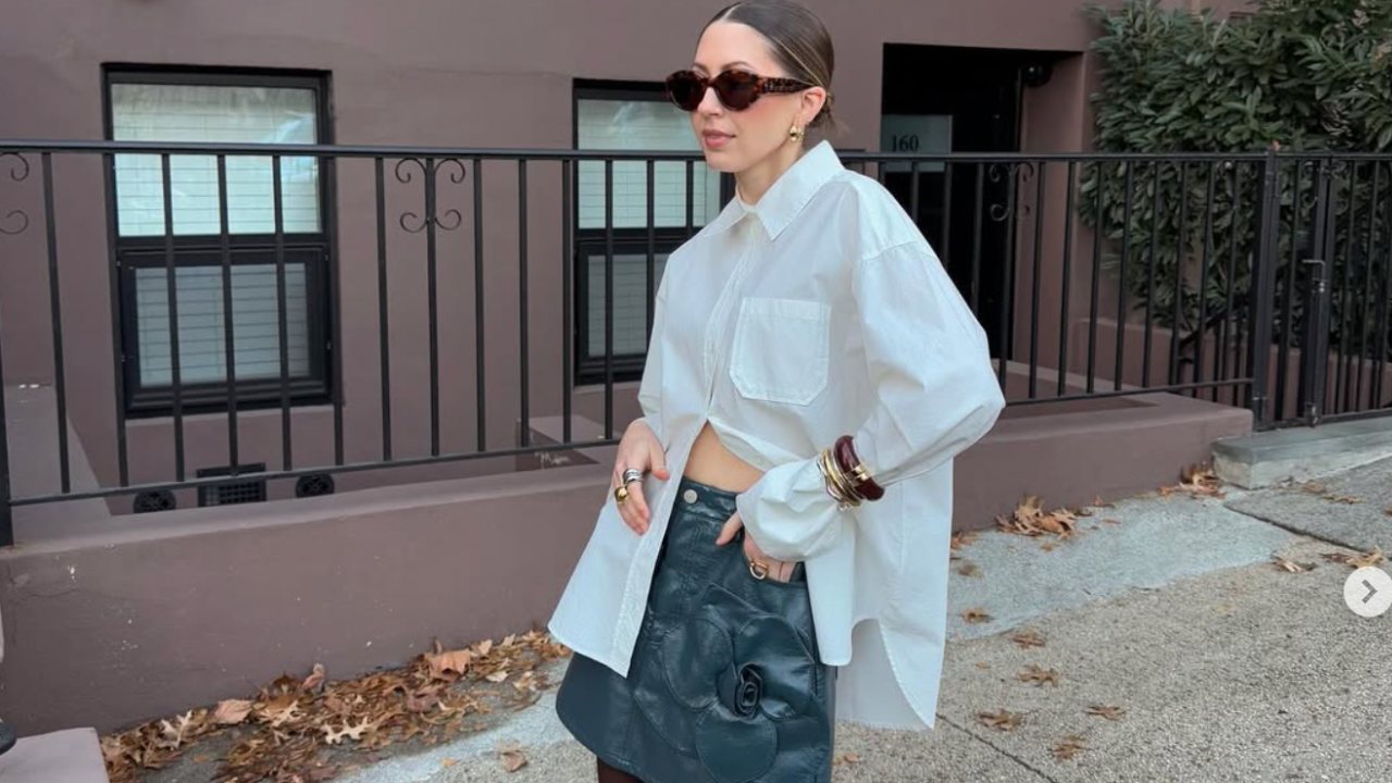 La falda de cuero midi que será un must en esta temporada