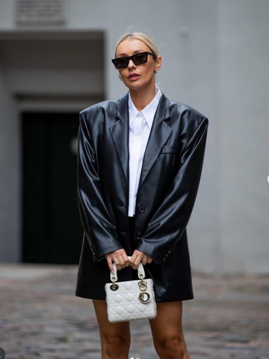 Las hombreras regresan con fuerza este otoño-invierno 2025