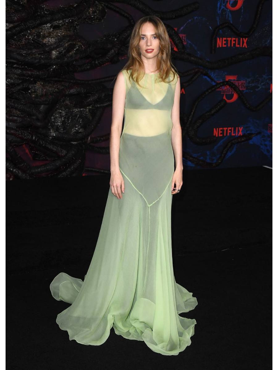 Millie Bobby Brown reaparece en la alfombra roja de Stranger Things junto a David Harbour