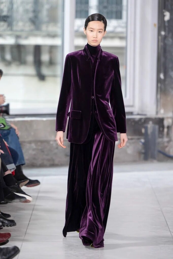 Tercipelo: 10 looks que te harán triunfar esta temporada