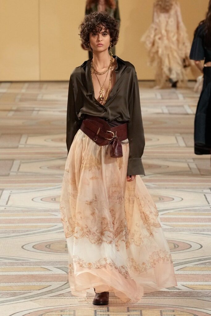 El regreso del boho setentero: las faldas largas que marcan tendencia