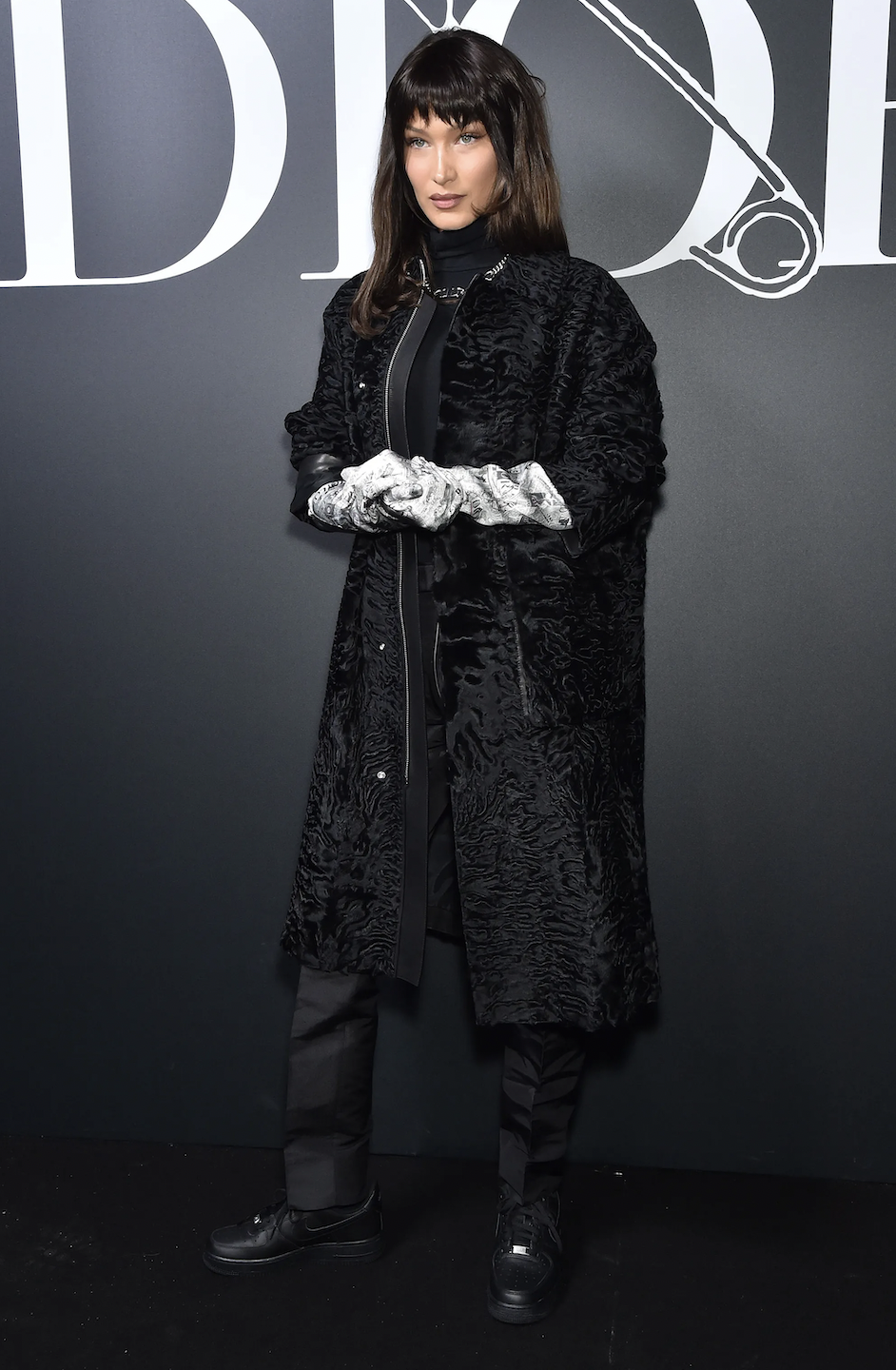 Opera Style: Guantes, Joyas y Abrigos Dramáticos Vintage