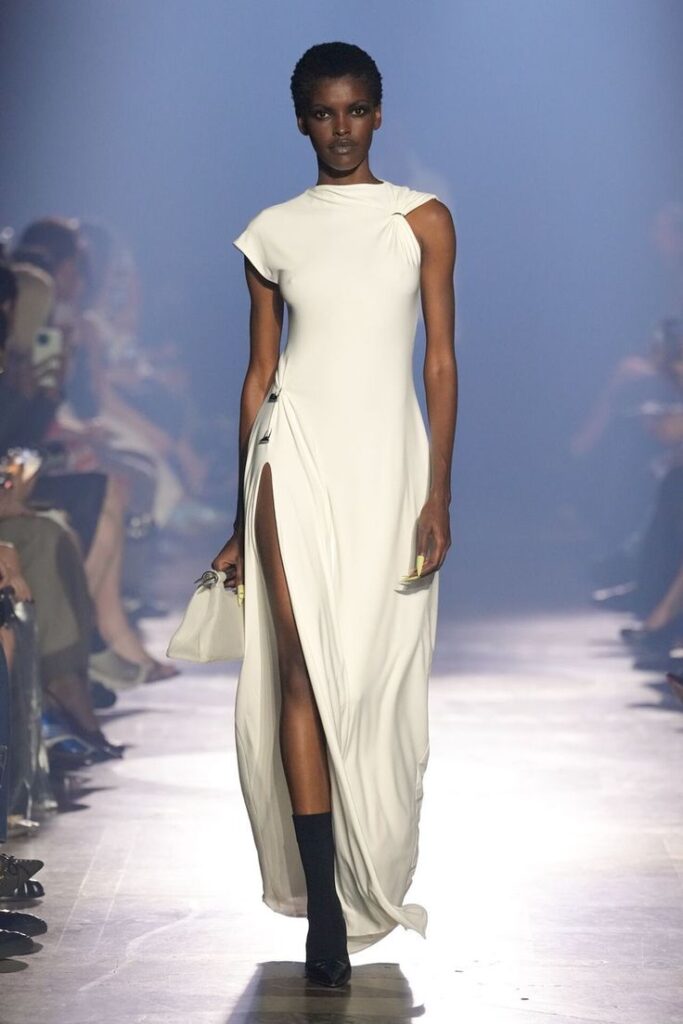 Cinco vestidos infalibles para dar la bienvenida al 2026 con estilo