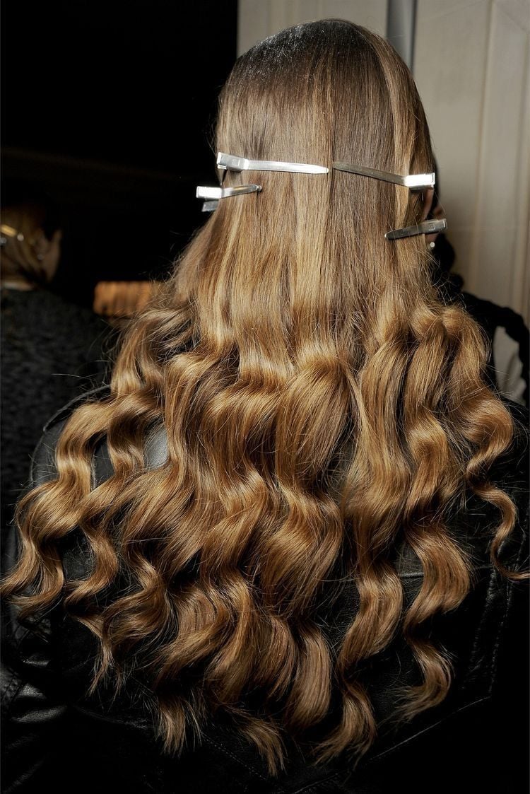 Calendario lunar 2026: los mejores días para cortarte el cabello