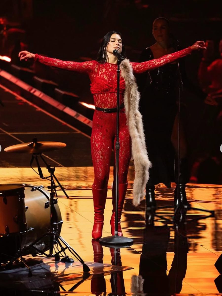 Los espectaculares outfits de Dua Lipa en el Radical Optimism Tour