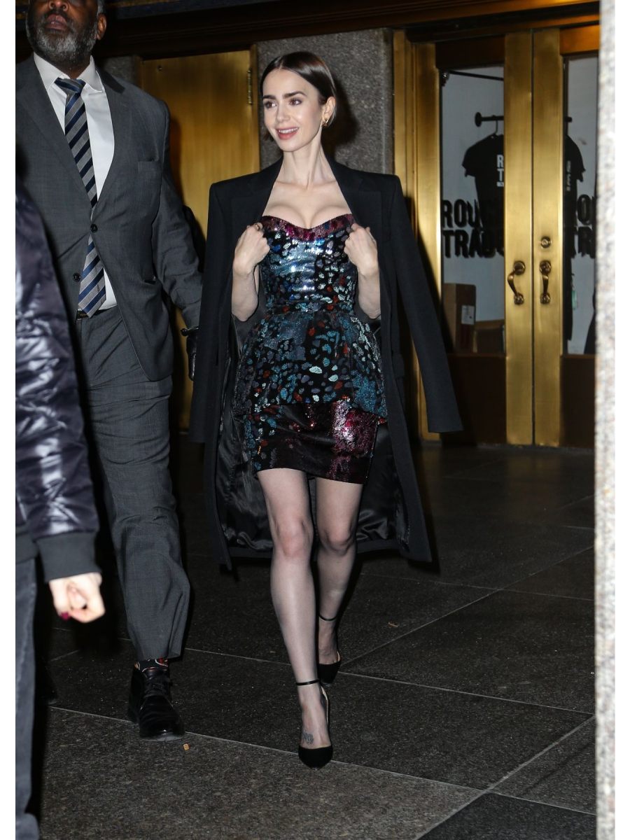 Los looks de Lily Collins para presentar la nueva temporada de Emily in Paris