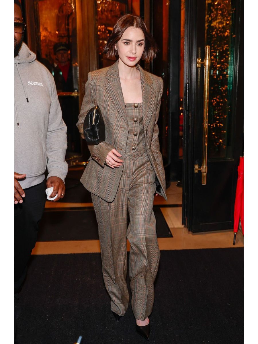 Los looks de Lily Collins para presentar la nueva temporada de Emily in Paris