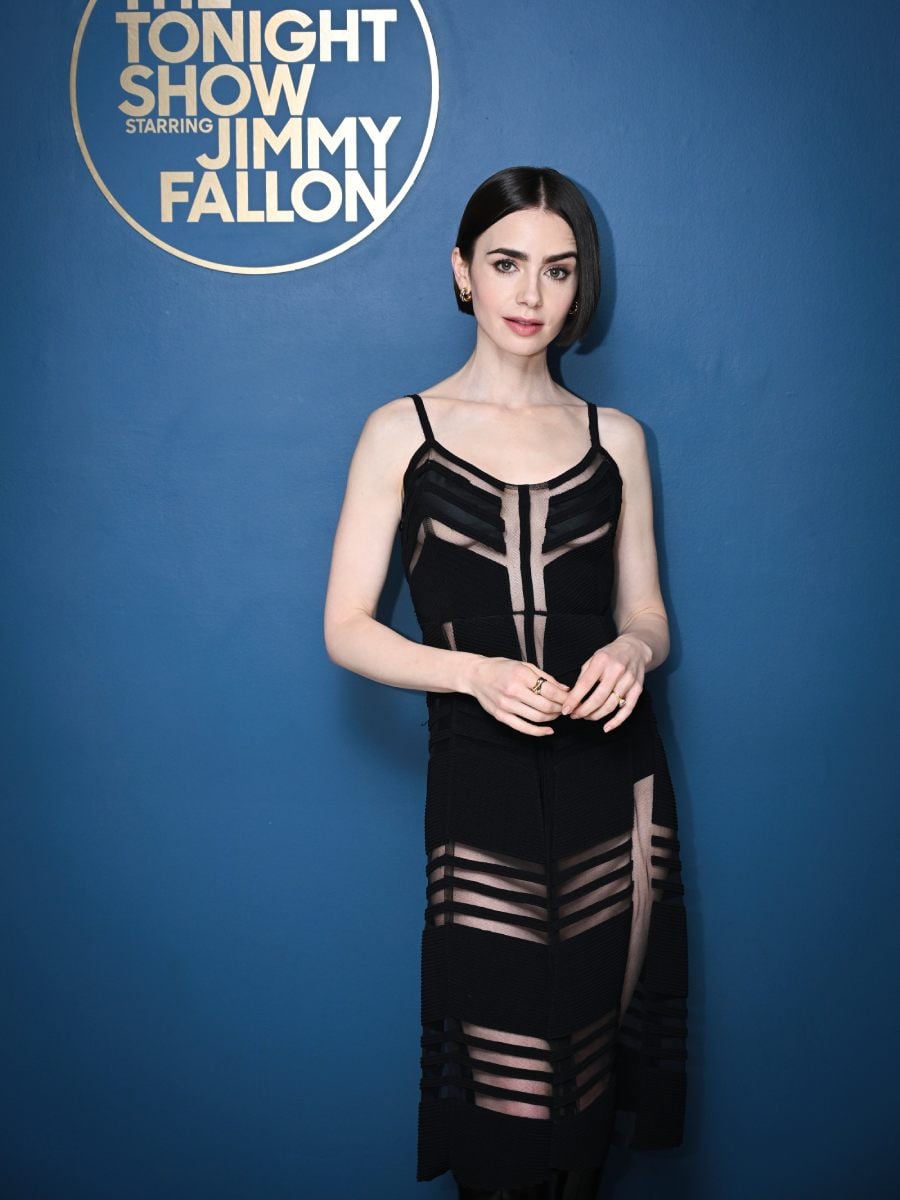 Los looks de Lily Collins para presentar la nueva temporada de Emily in Paris