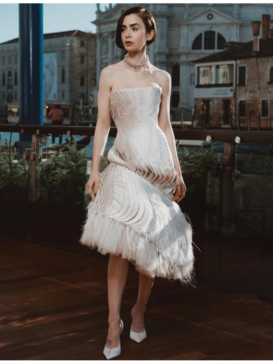 Los looks de Lily Collins para presentar la nueva temporada de Emily in Paris