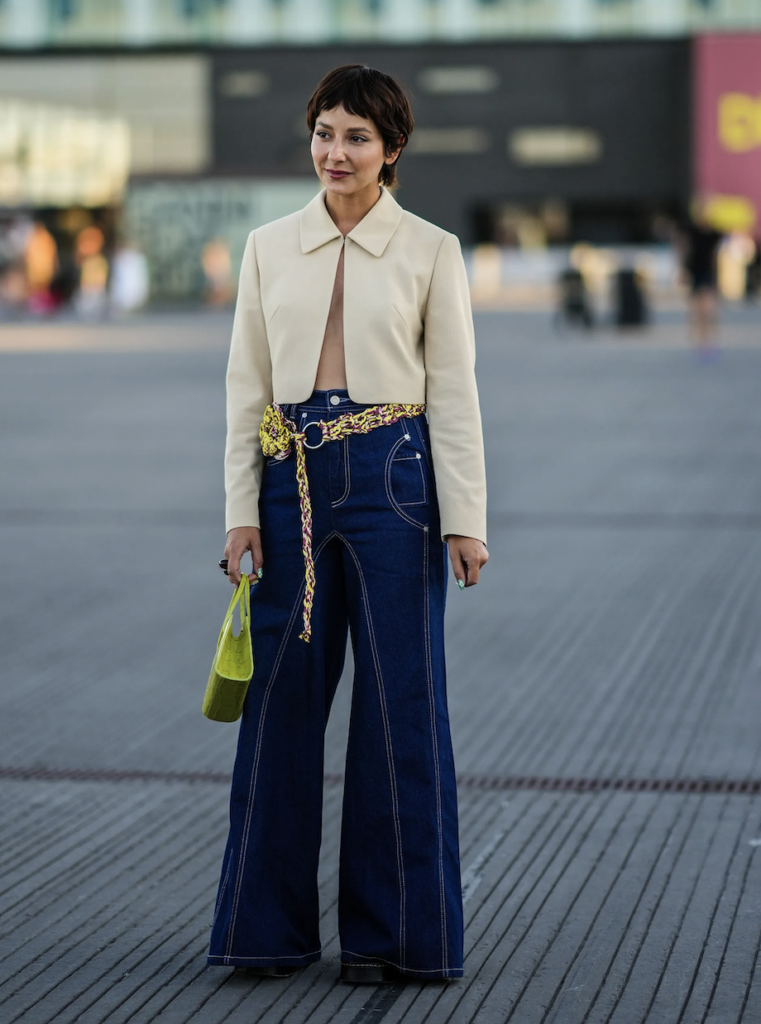 Flares, volumen y poder: pantalones vuelven fuertes