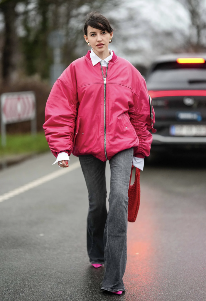 Flares, volumen y poder: pantalones vuelven fuertes