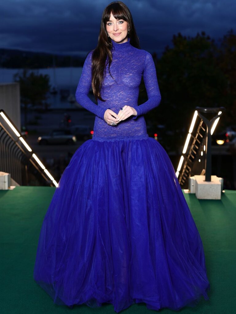 Azul cobalto: el color que conquista las alfombras rojas en 2026