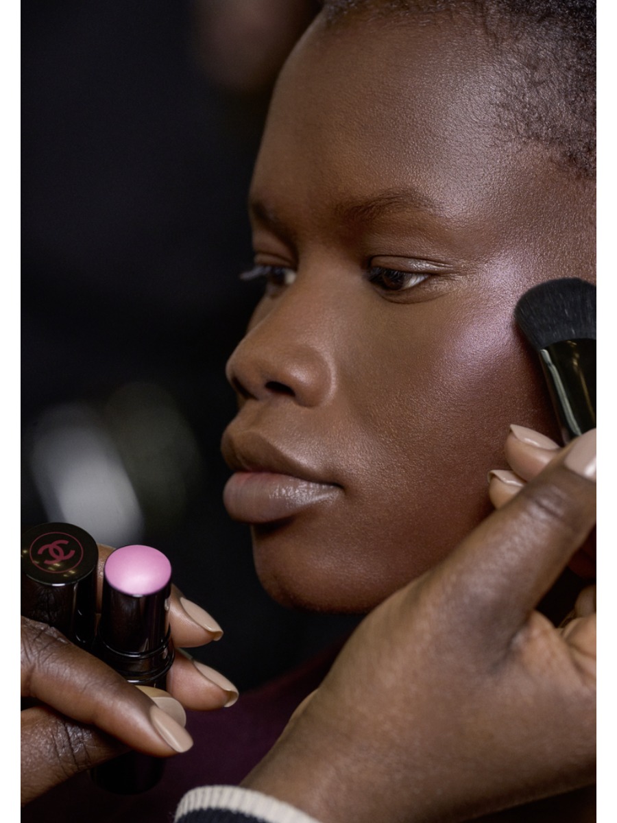 Este es el backstage del Beauty Look de la colección de Chanel Haute Couture