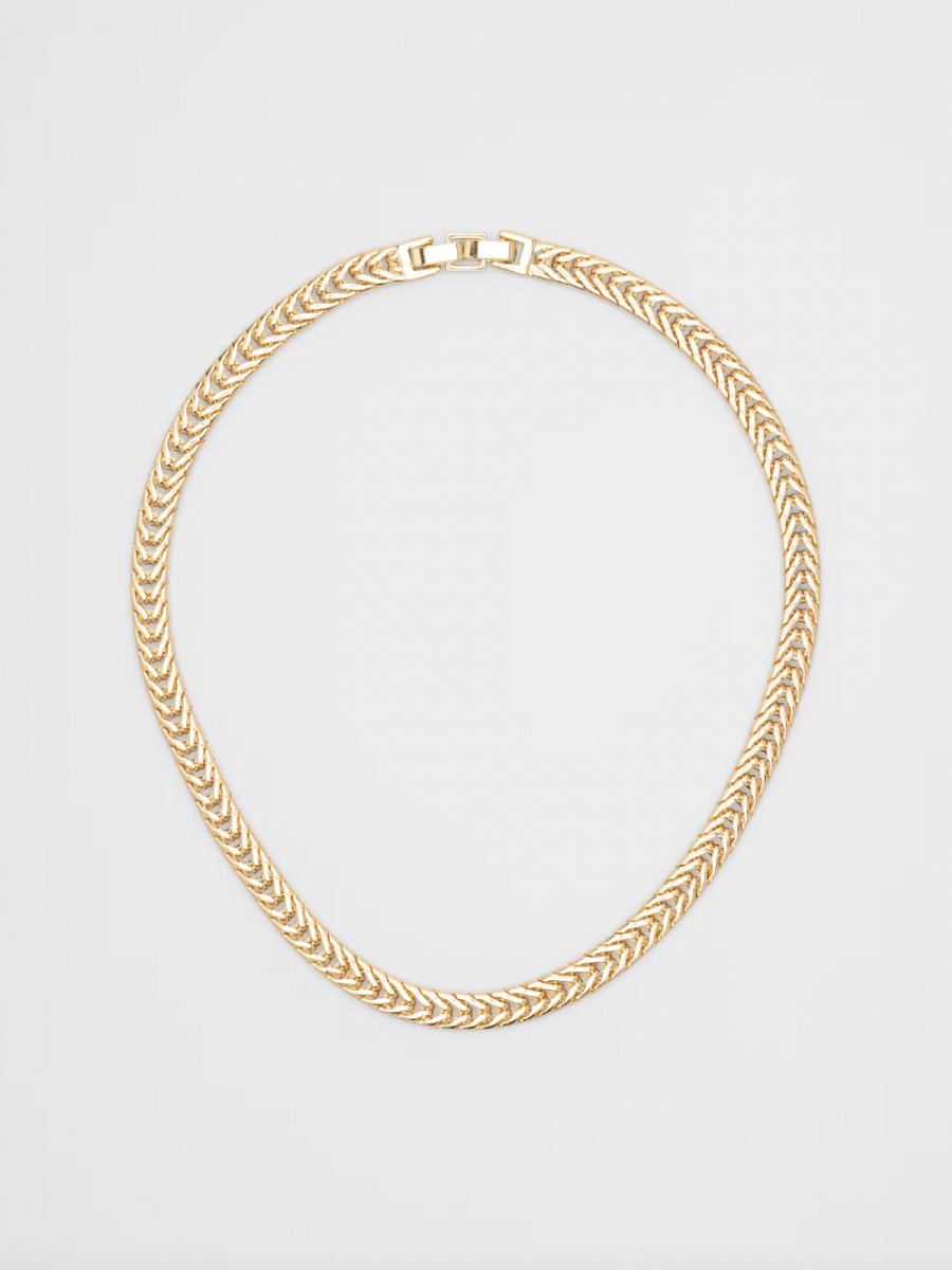 Joyería minimalista: las piezas más chic para usar este 2026