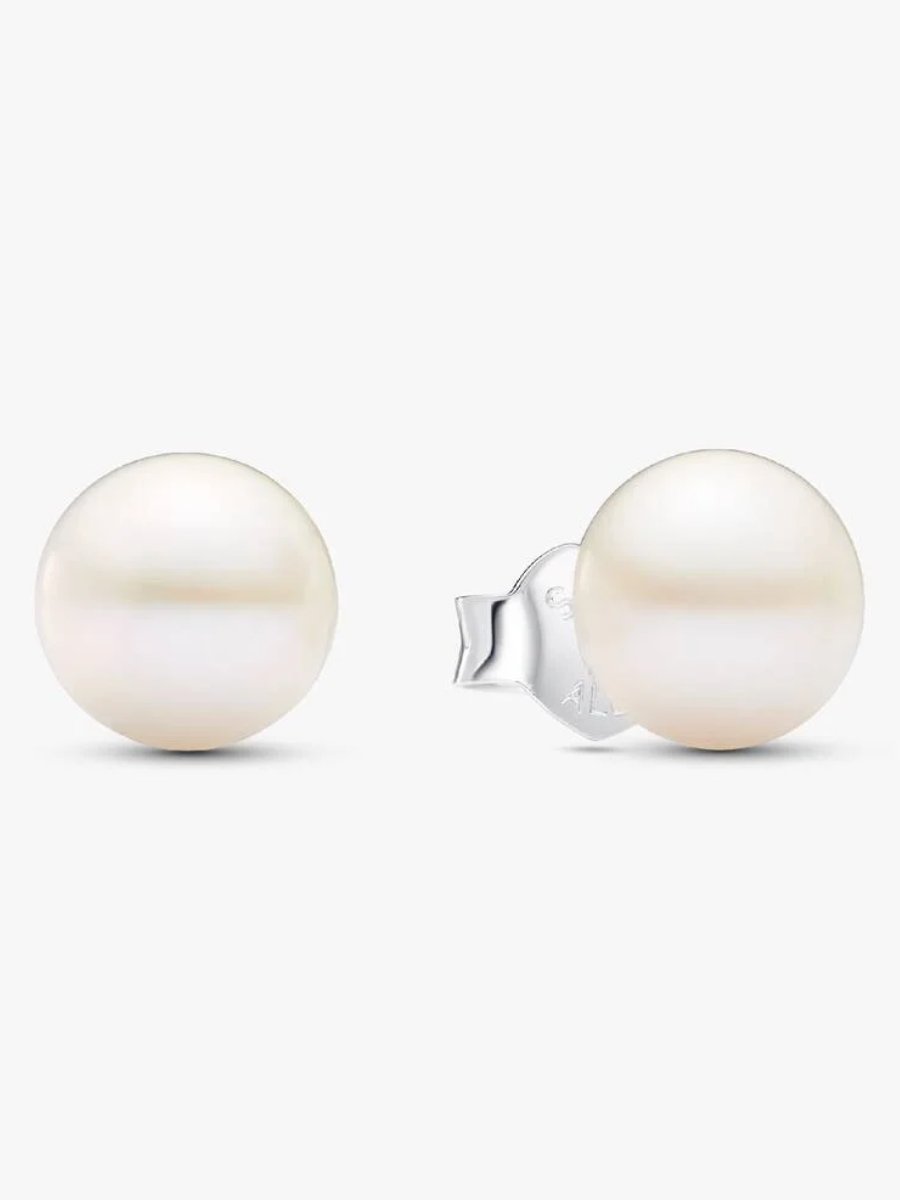 Joyería minimalista: las piezas más chic para usar este 2026