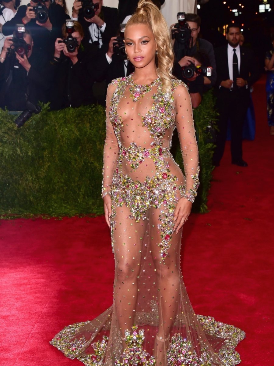 “Naked Dressing” redefine la alfombra roja: qué significa para la moda