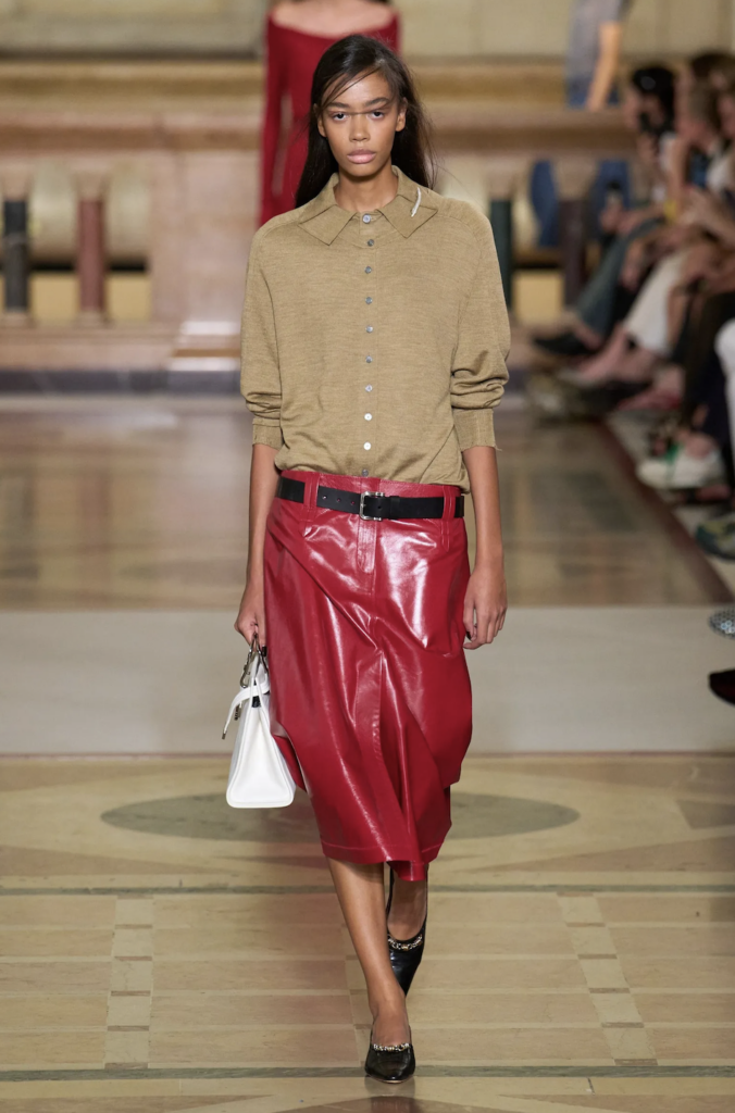 La falda de piel colorea primavera verano 2026