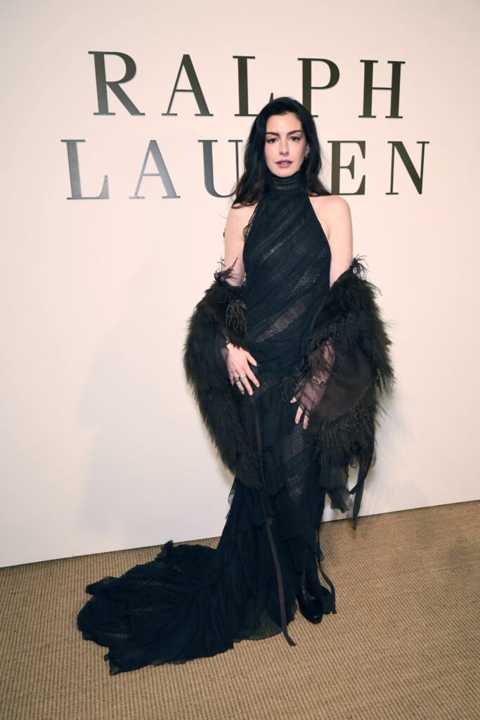 El Regreso Triunfal de Anne Hathaway con Ralph Lauren