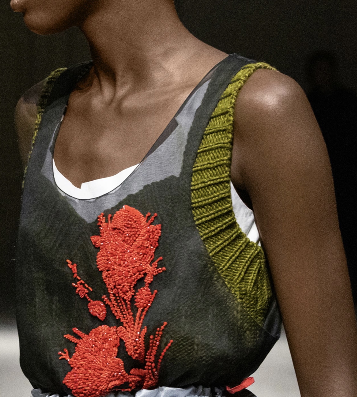 Layering de principio a fin: Prada F/W 2026–2027