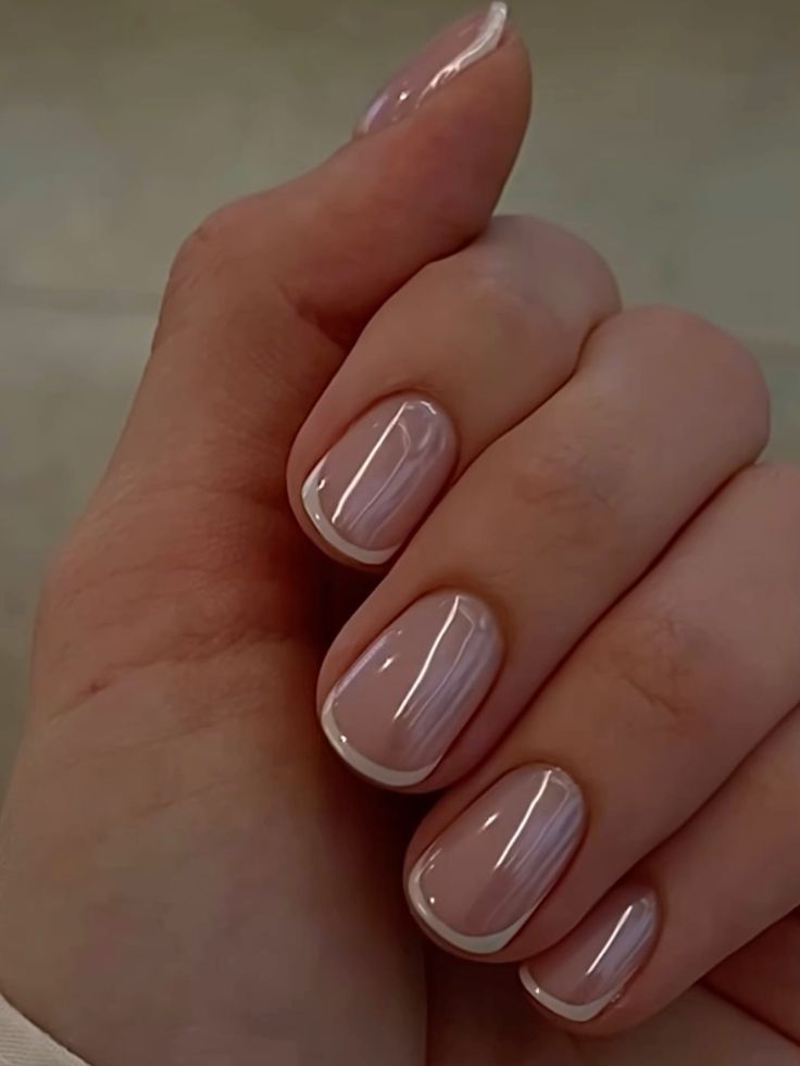 Uñas cortas micro french dominan febrero 2026